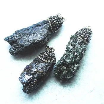 2PCnatural uhlia krištáľové bane kameňa nepravidelného tvaru prírody tvar, veľkosť cca 25-40 mm s drahokamu kameň prívesky ženy náhrdelník